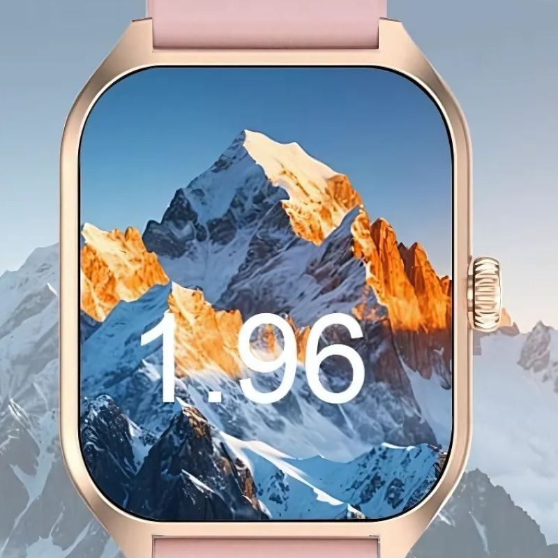 Montre Connectée Femme Rose à Grand Écran Doré zoom sur l'écran qui aune montagne en fond d'écran