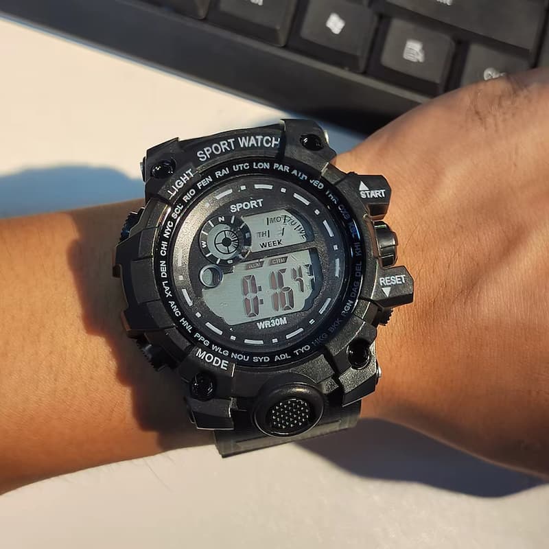 Montre Sport Digitale Homme Style Robuste