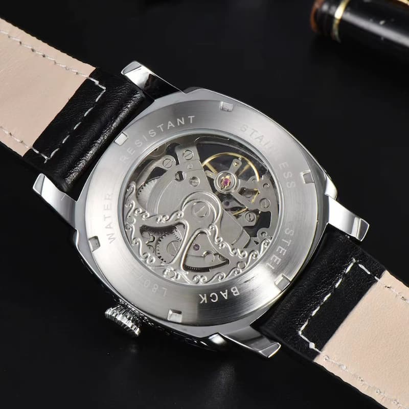 Montre squelette pour homme, Design gravé
