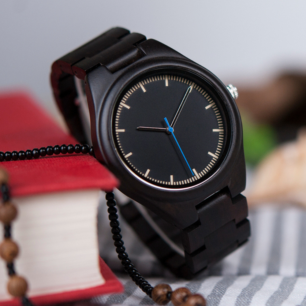Montre en Bois Homme Design Minimaliste avec Aiguilles Lumineuses