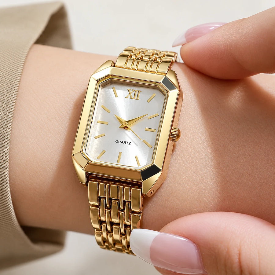 Montre Femme Rectangulaire Dorée à Cadran Sobre - Détail matière