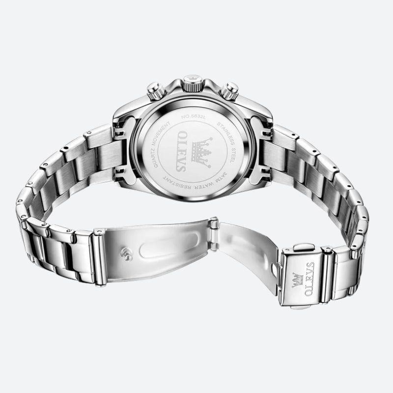 Montre Chronographe Femme Argentée Lunette Noire 35 mm vue de derrière sur fond gris