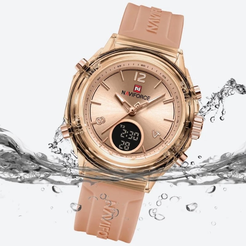 Montre Chronographe Femme Rose Doré Cadran Digital sur une décoration aquatique