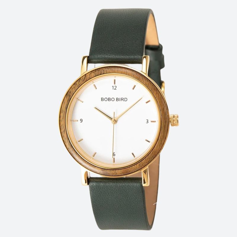 Montre Bois Femme Colorée au Cadran Minimaliste Doré couleur vert sur fond gris