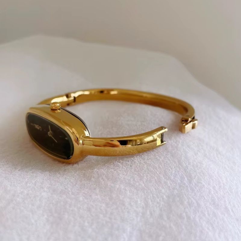 Montre Femme Jonc Doré Cadran Noir Ovale Résistante à l’Eau 