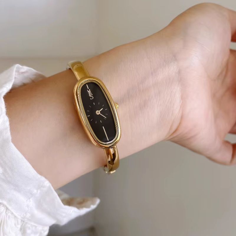 Montre Femme Jonc Doré Cadran Noir Ovale Résistante à l’Eau 