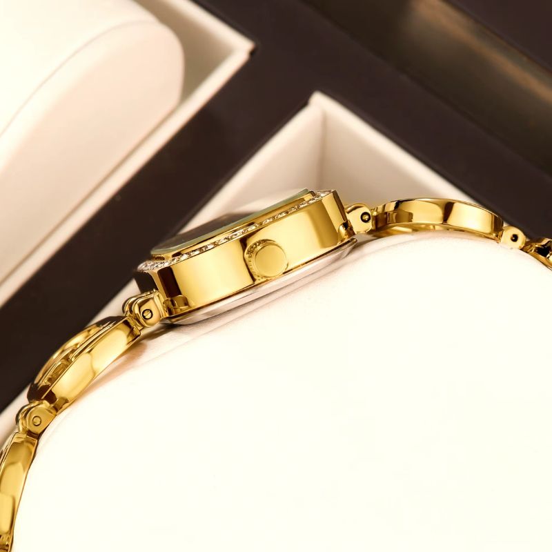 Montre Femme Ovale Dorée Bracelet Graphique