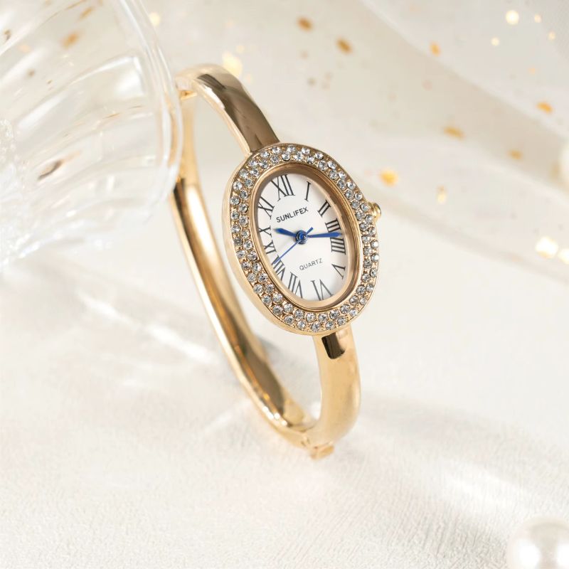 Montre Femme Ovale Dorée Strass Cadran Chiffres Romains Quartz