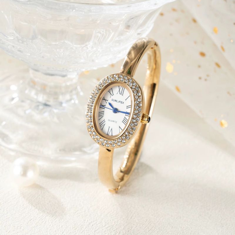 Montre Femme Ovale Dorée Strass Cadran Chiffres Romains Quartz Image