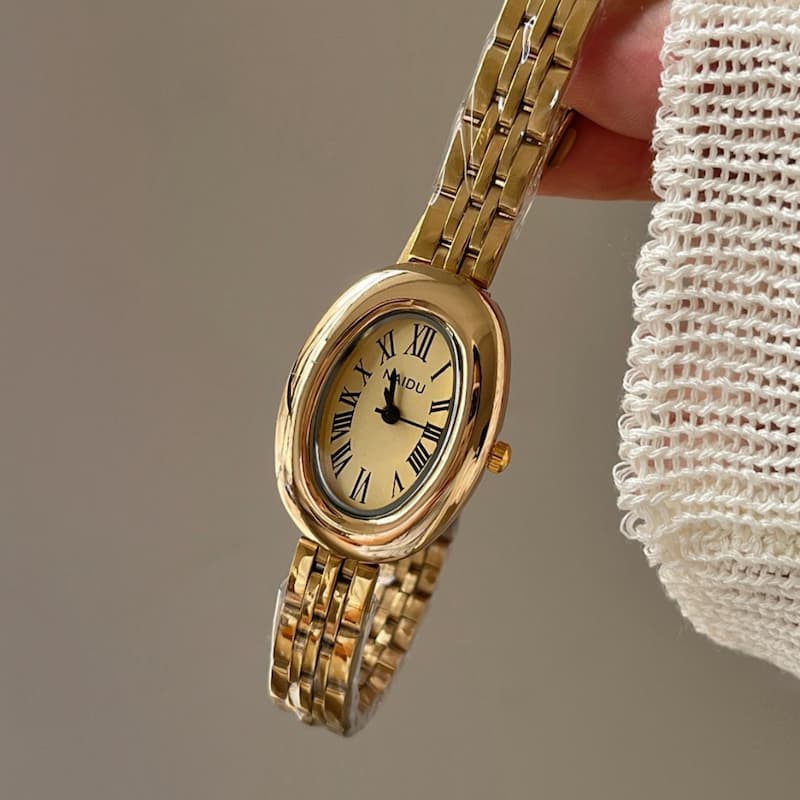 Montre Femme cadran ovale