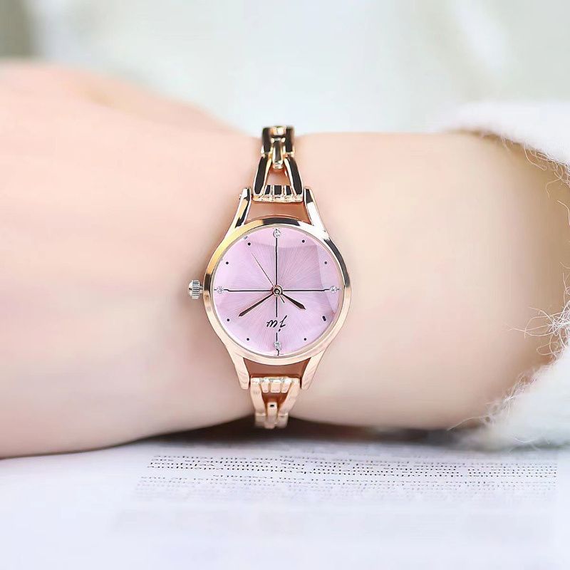 Montre Femme Élégante Quartz Cadran Épuré et Bracelet Maillons Image
