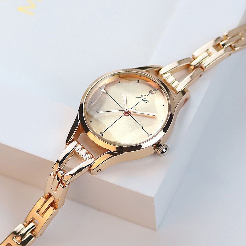 Montre Femme Élégante Quartz Cadran Épuré et Bracelet Maillons Image