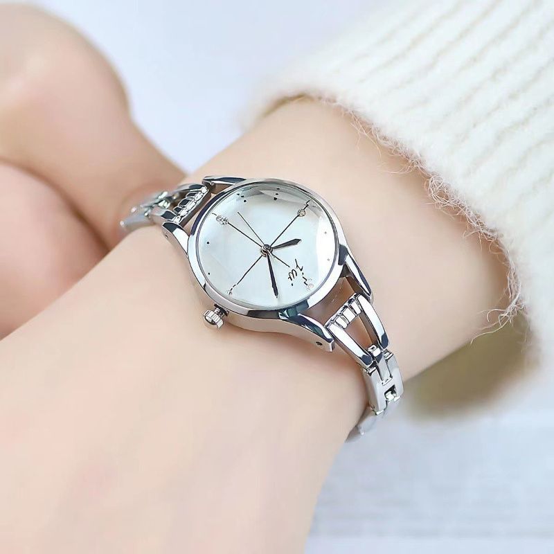 Montre Femme Élégante Quartz Cadran Épuré et Bracelet Maillons Image