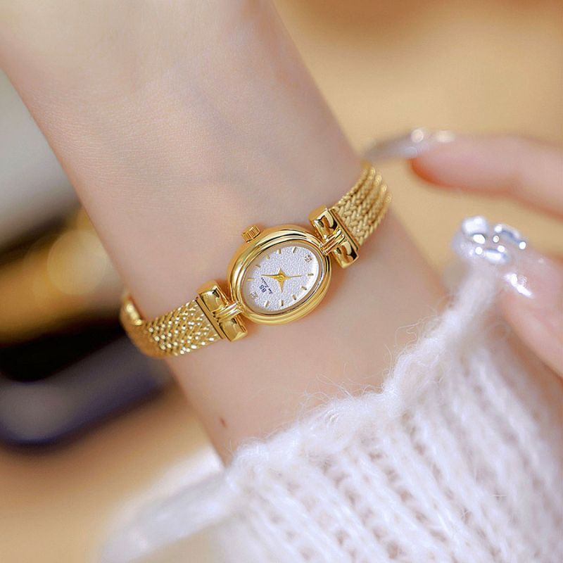Montre Femme Élégante Quartz Petit Cadran Ovale et Bracelet Maille Tressée Image