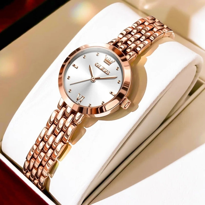 Montre Vintage de luxe pour Femme or rose, cadran argenté et finition douce et élégante.