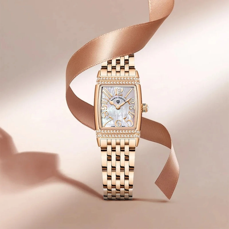 Montre Vintage pour Femme de forme rectangulaire or rose mise en valeur par un ruban satiné, cadran nacré et détails raffinés.