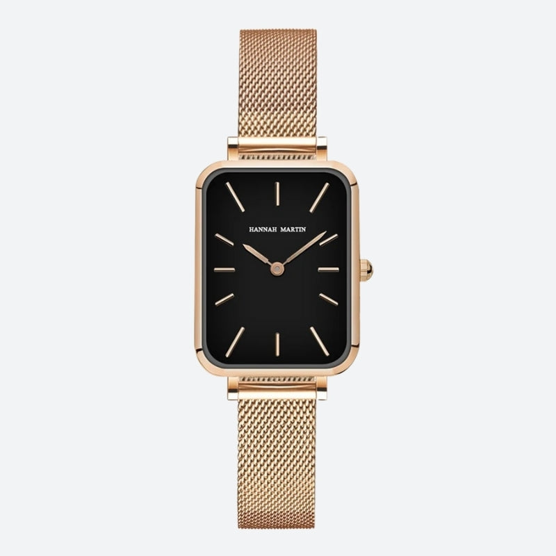Montre Vintage pour Femme de forme rectangulaire dorée à maille fine, cadran noir profond contrasté par un boîtier or poli.