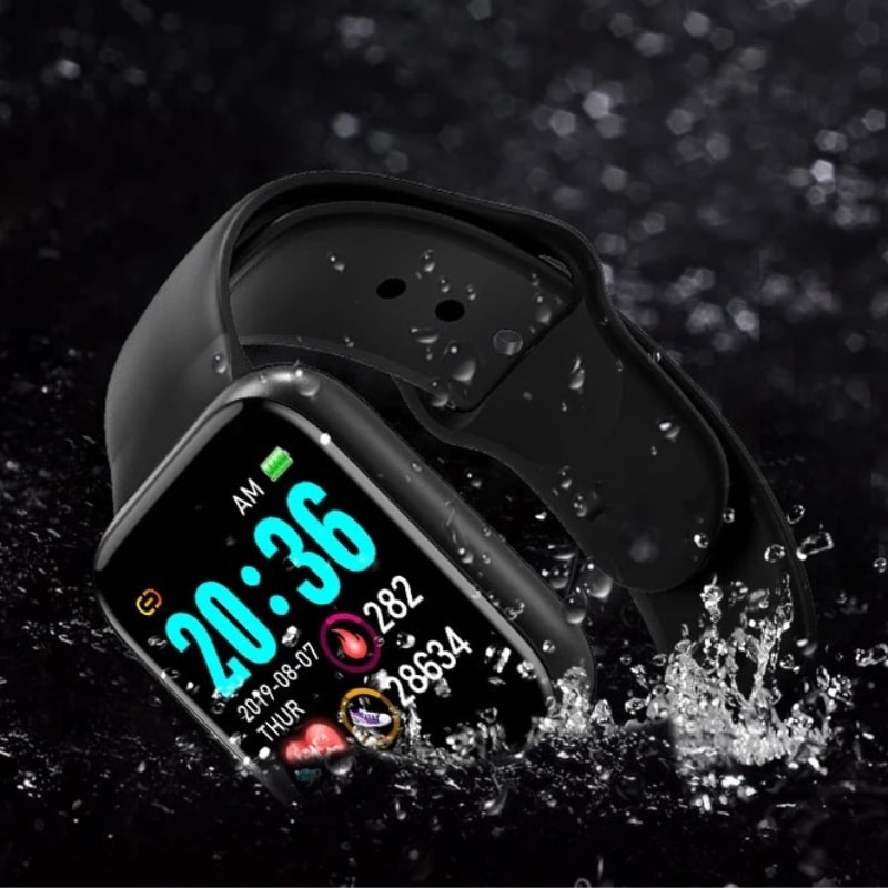 Montre connectée femme rose boîtier lisse 1,3” Bluetooth & suivi santé sur un fond décoratif