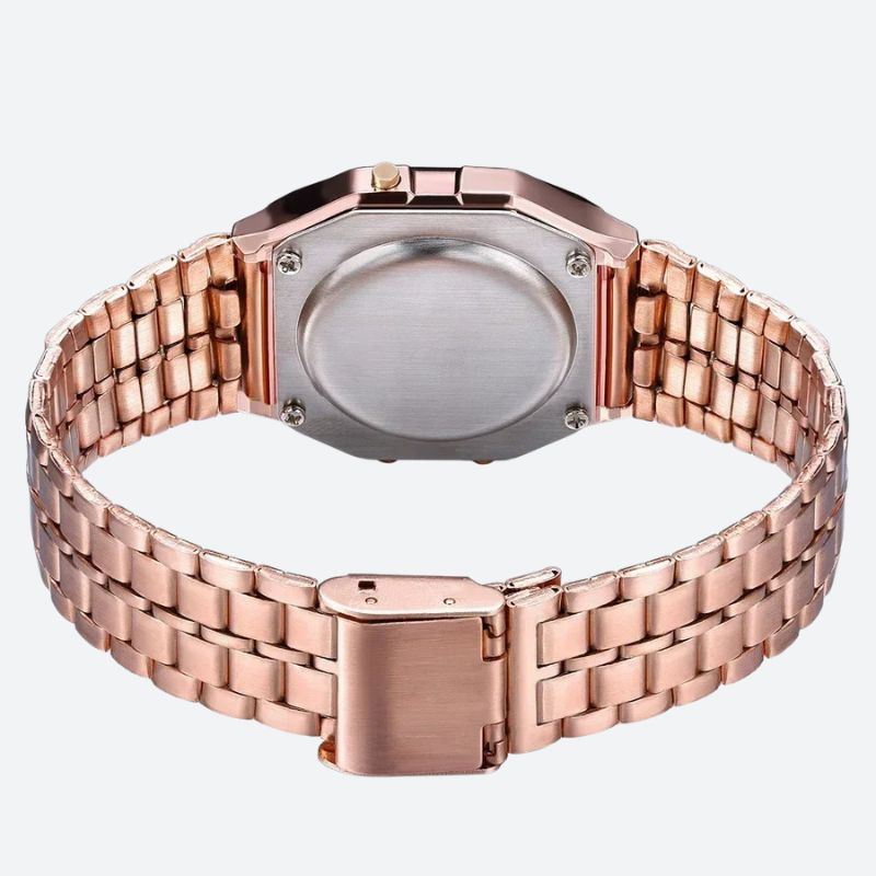 Montre Digitale Femme au Bracelet Métal Finition Brillante couleur or rose vue de derrière sur fond gris