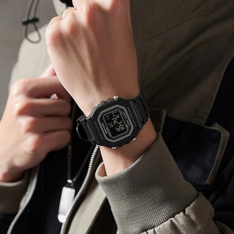 Montre digitale pour homme carrée sport, multifonction