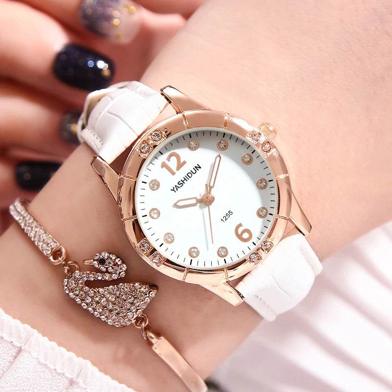 Montre Femme Bracelet Cuir Cadran Orné de Strass