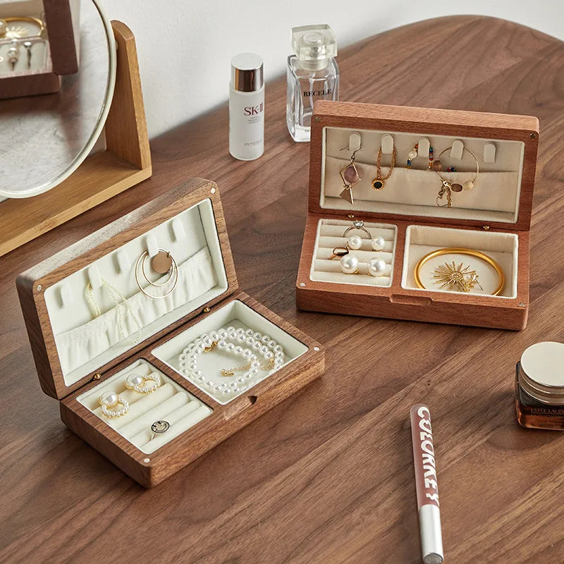 Petite boite à bijoux en bois