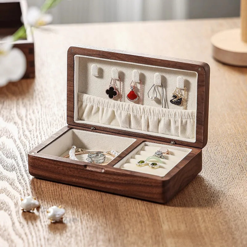 Petite boite à bijoux en bois