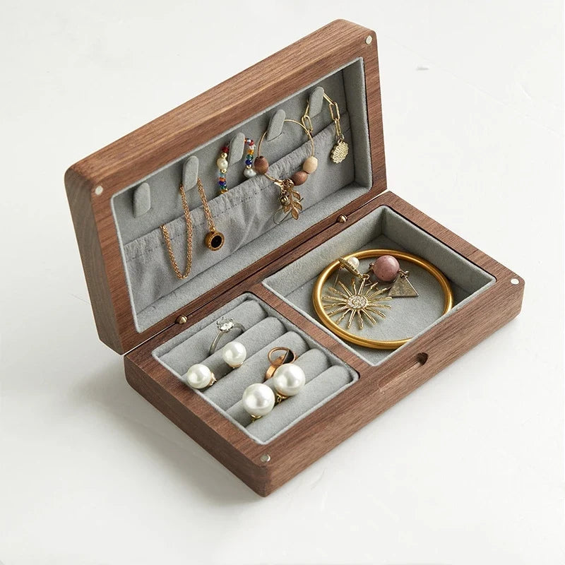 Petite boite à bijoux en bois