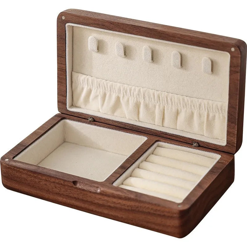 Petite boite à bijoux en bois