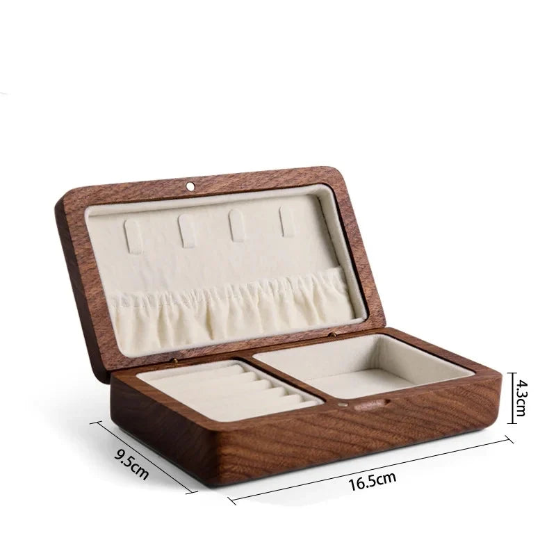Petite boite à bijoux en bois