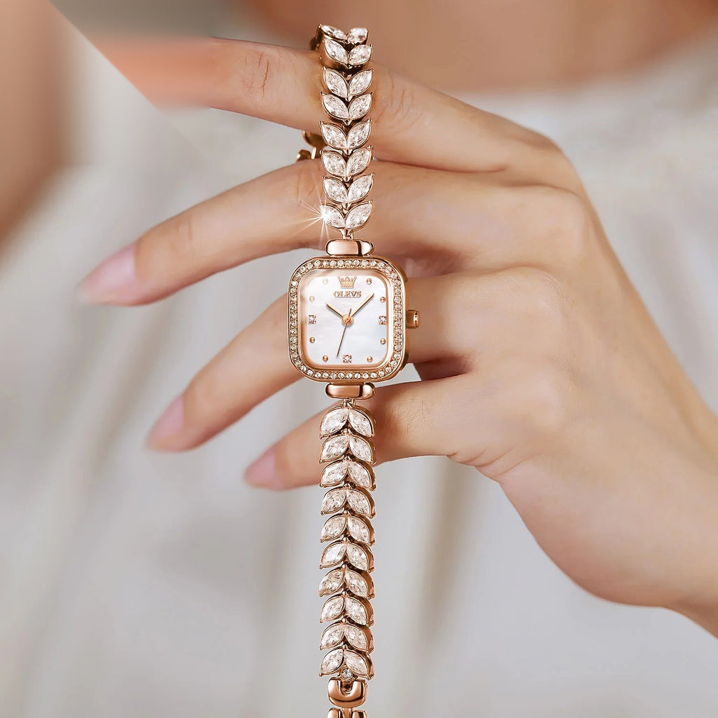 Montre vintage femme carrée or rosé, cadran nacre et bracelet bijou strass
