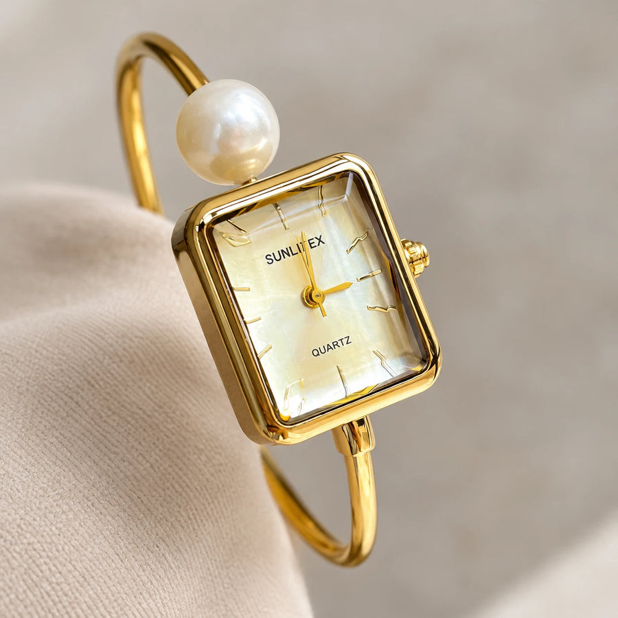 Montre Bracelet Perle Femme Dorée avec Cadran Rectangulaire - Détail matière