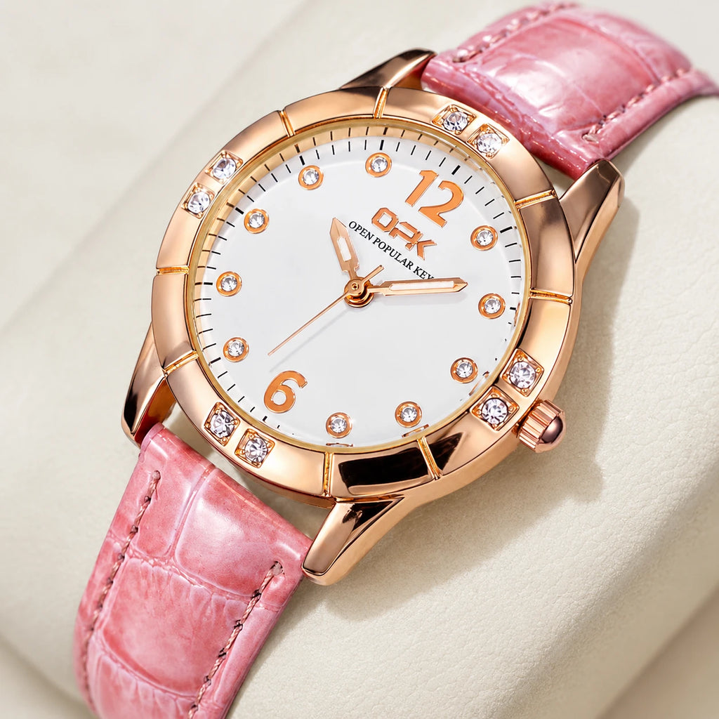Montre Femme Bracelet Cuir à Cadran Orné et Lunette Sertie - Détail matière