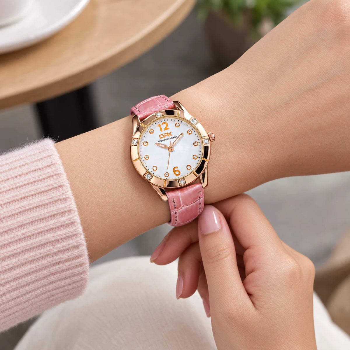 Montre Femme Bracelet Cuir à Cadran Orné et Lunette Sertie - Utilisation du produit - classique
