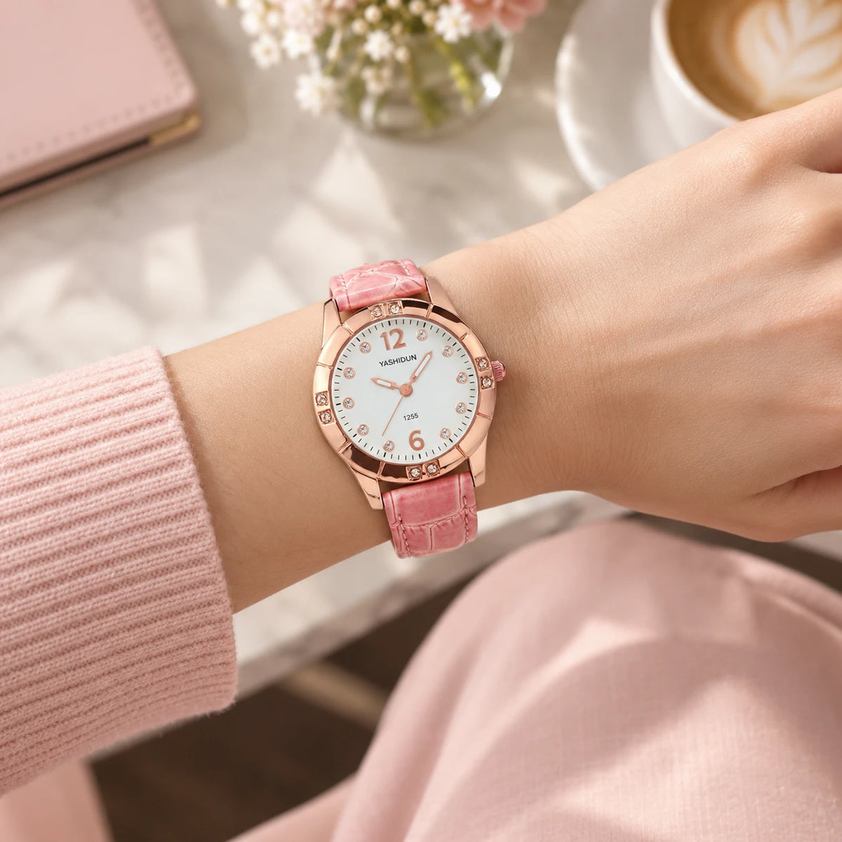 Montre Femme Bracelet Cuir Rose et Cadran Orné de Strass - Utilisation du produit - classique