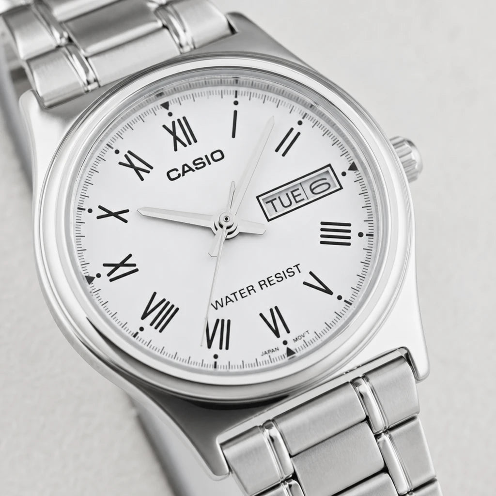 Montre Femme Chiffres Romains Argentée avec Calendrier - Détail matière