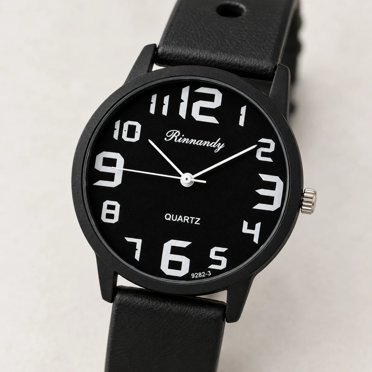 Montre Quartz Femme Cadran Lisible Bracelet Silicone - Détail matière
