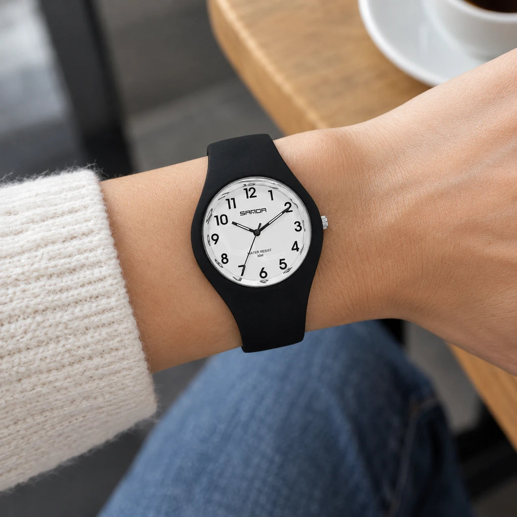 Montre Silicone Femme Cadran Blanc Chiffres Arabes - Utilisation du produit - classique