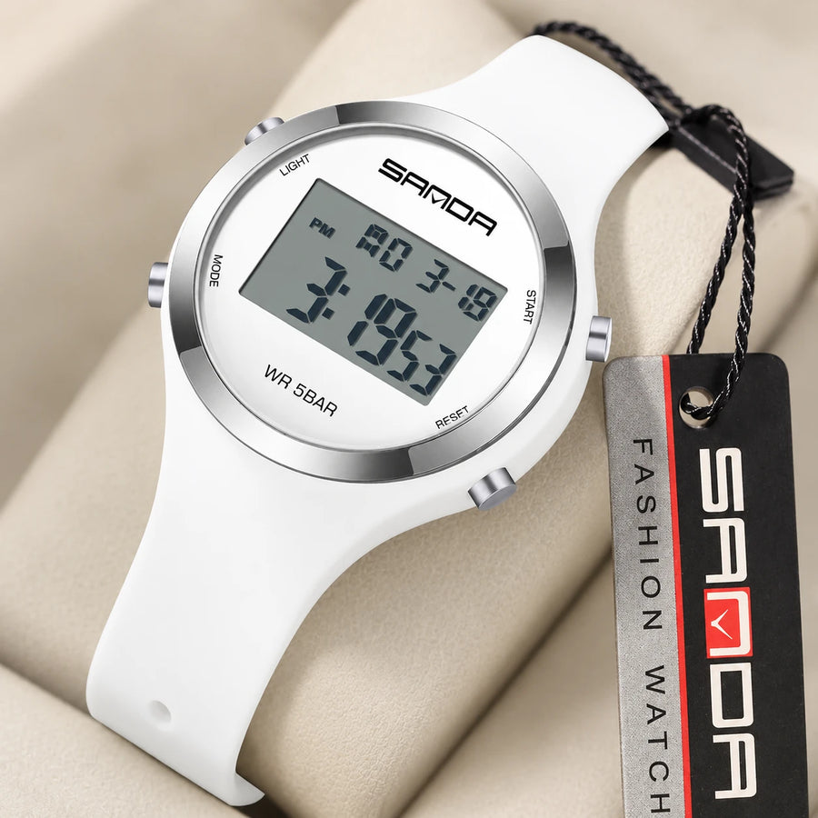 Montre Sport Digitale Femme Bracelet Silicone Blanc Lunette Argentée - Détail matière