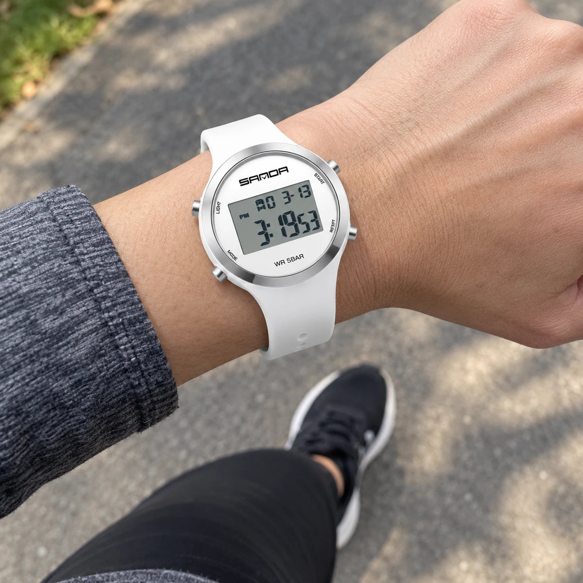 Montre Sport Digitale Femme Bracelet Silicone Blanc Lunette Argentée - Utilisation du produit -sport