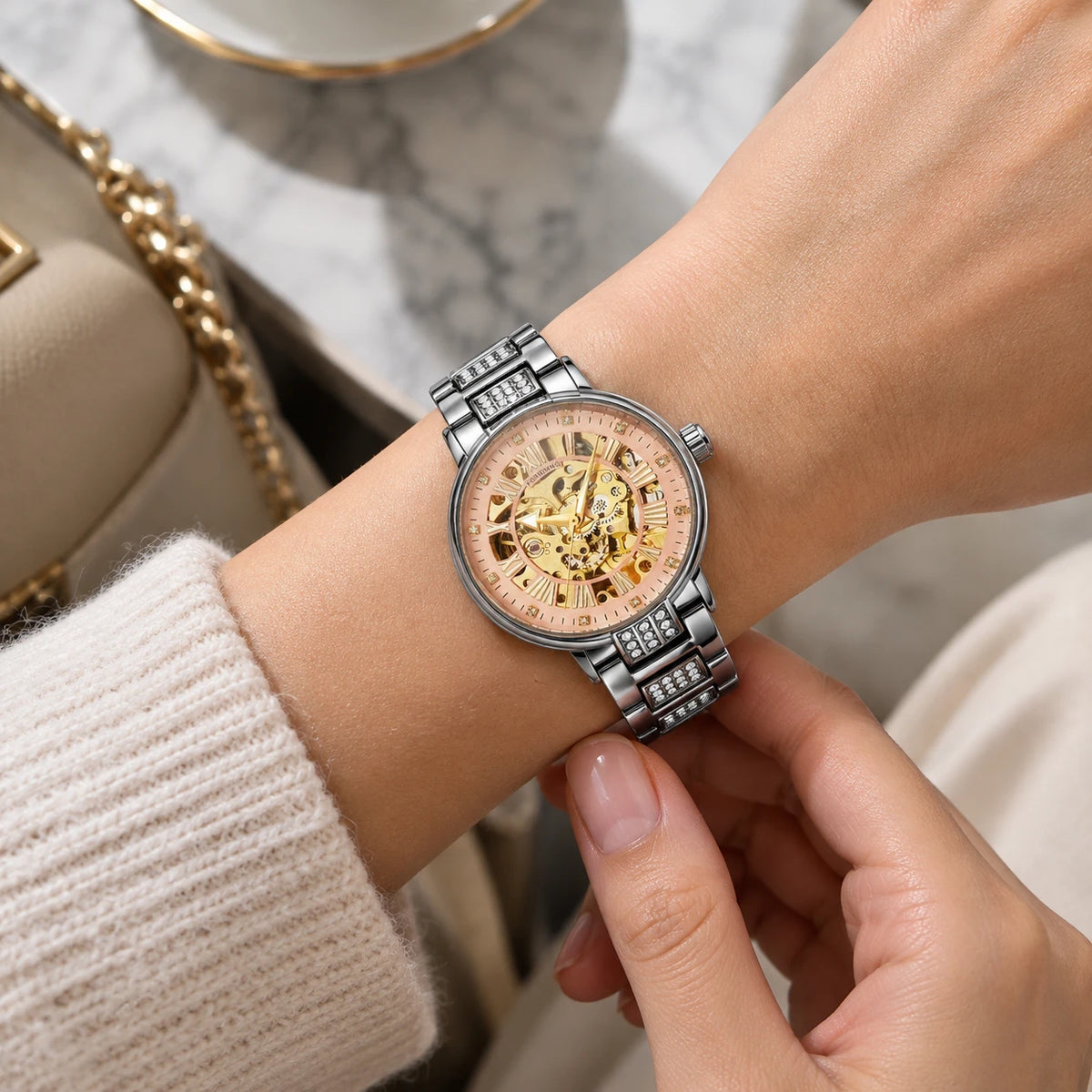 Montre Squelette Femme Mécanisme Apparent Bracelet Acier Orné - Utilisation du produit - classique