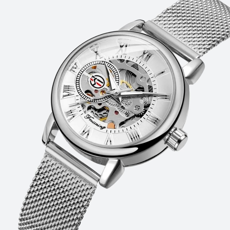 Montre Automatique Femme Bracelet Acier Maille & Cadran Ajouré en argenté sur fond gris en zoom