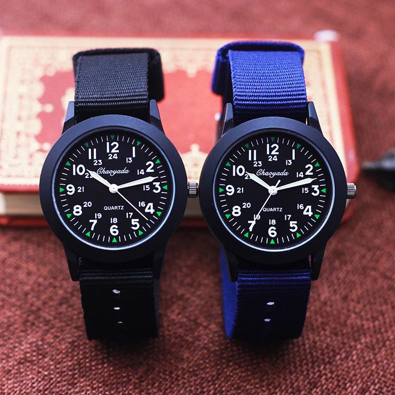 Montre enfant garçon à bracelet nylon – Cadran clair et pratique Image