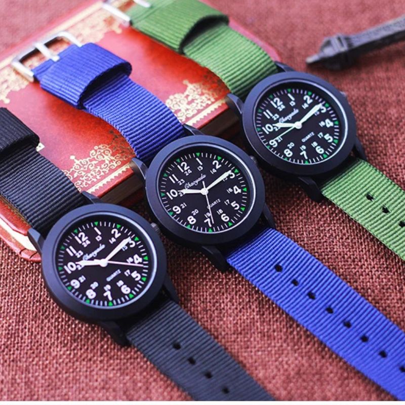 Montre enfant garçon à bracelet nylon – Cadran clair et pratique Image