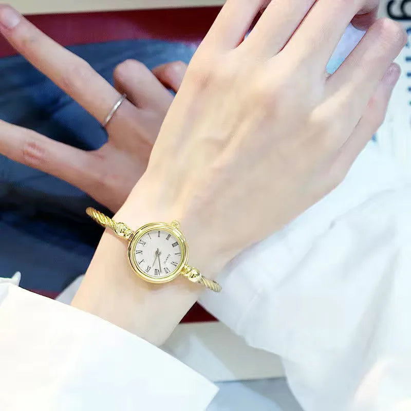 Montre Luxe Quartz Femme Jonc Torsadé Acier Style Vintage